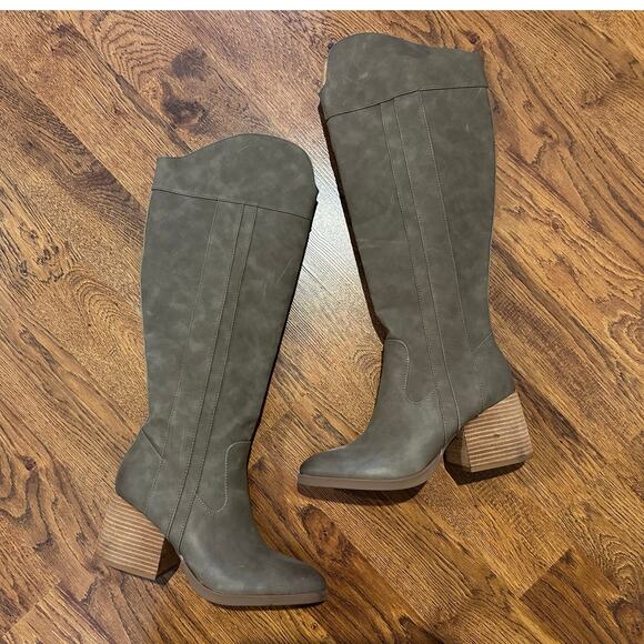 Korks Women's Scarlet Stacked Heel Knee High Boots Taupe Size 9 NWOB - Picture 1 of 16